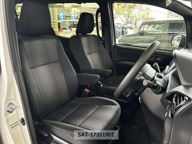 Toyota VOXY 2019-09 214939-11
