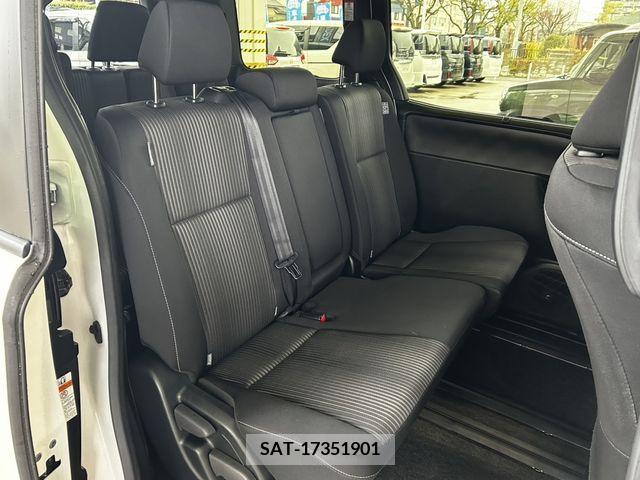 Toyota VOXY 2019-09 214939-12