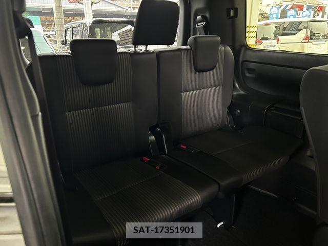 Toyota VOXY 2019-09 214939-13