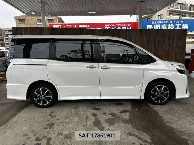 Toyota VOXY 2019-09 214939-5