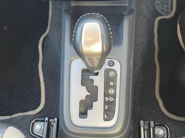 Suzuki JIMNY 2015-10 193359-25