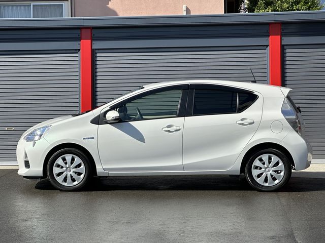 Toyota AQUA 2013-04 181472-19