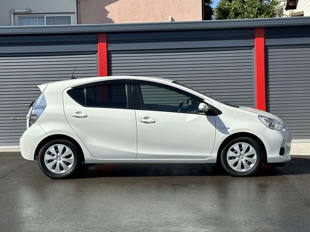 Toyota AQUA 2013-04 181472-22