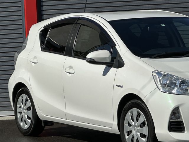 Toyota AQUA 2013-04 181472-26