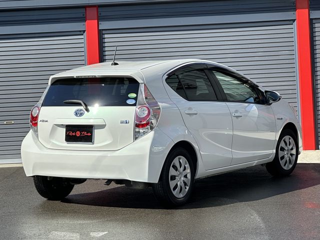 Toyota AQUA 2013-04 181472-2
