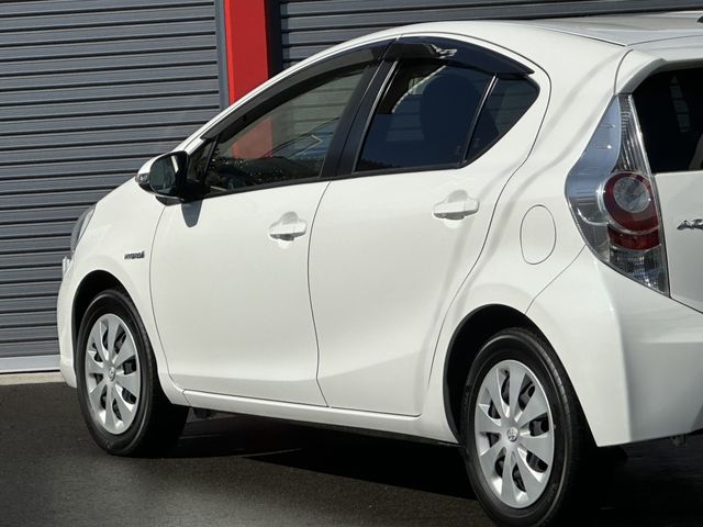 Toyota AQUA 2013-04 181472-28