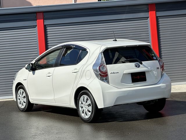 Toyota AQUA 2013-04 181472-20