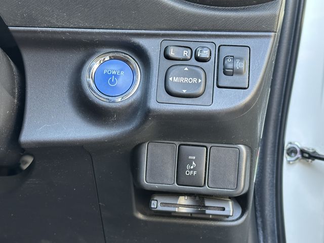 Toyota AQUA 2013-04 181472-4