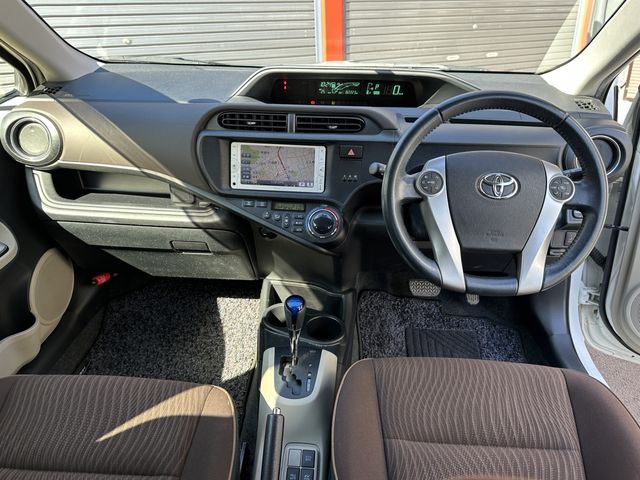 Toyota AQUA 2013-04 181472-1