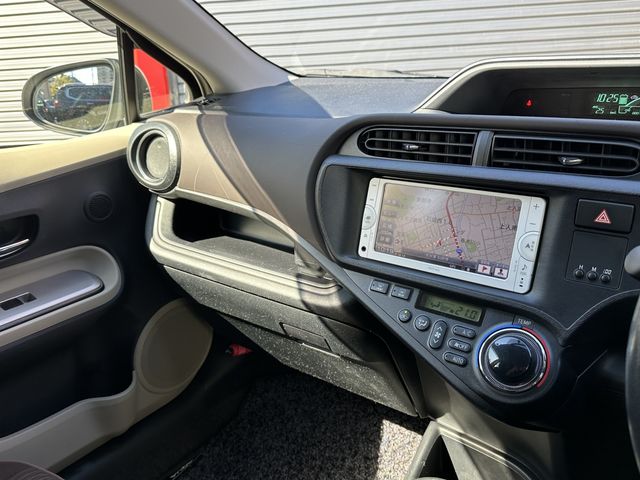Toyota AQUA 2013-04 181472-3
