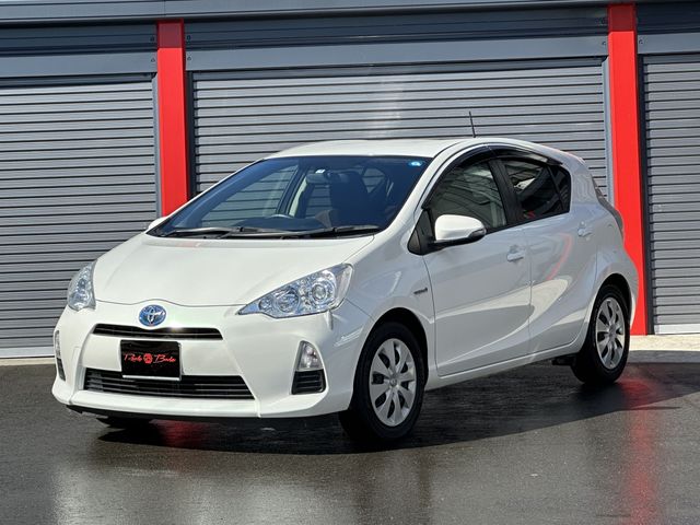 Toyota AQUA 2013-04 181472-0