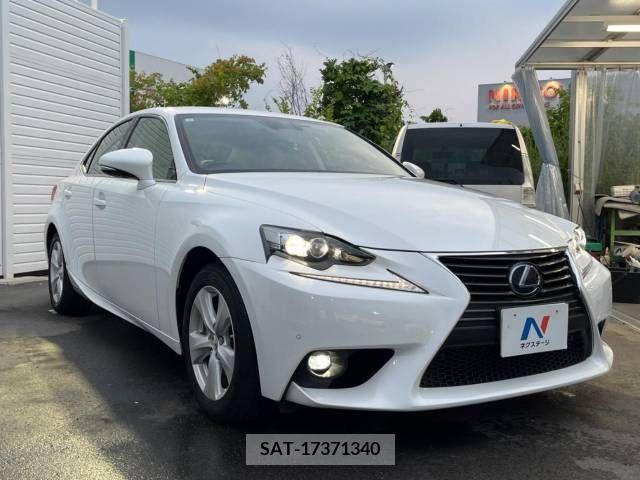 Lexus IS 2015-03 300078-16