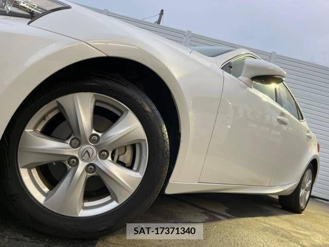Lexus IS 2015-03 300078-13