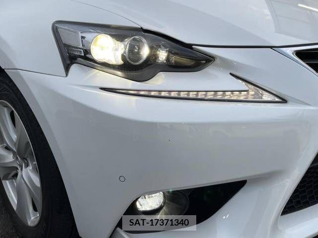 Lexus IS 2015-03 300078-12