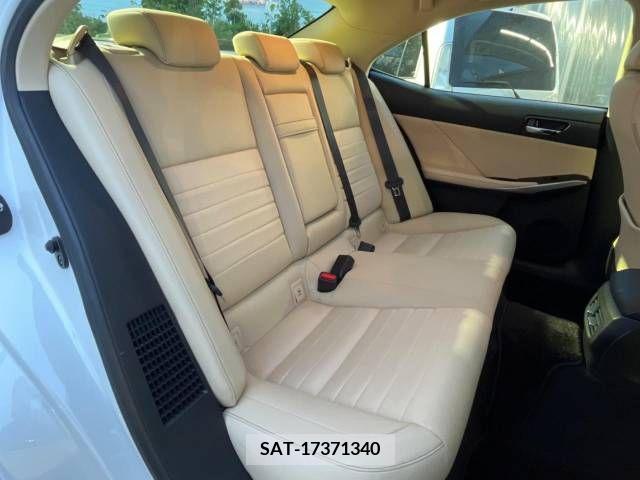 Lexus IS 2015-03 300078-9