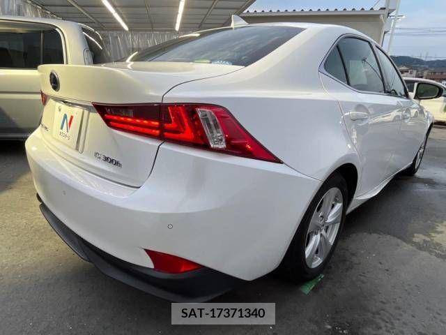 Lexus IS 2015-03 300078-17