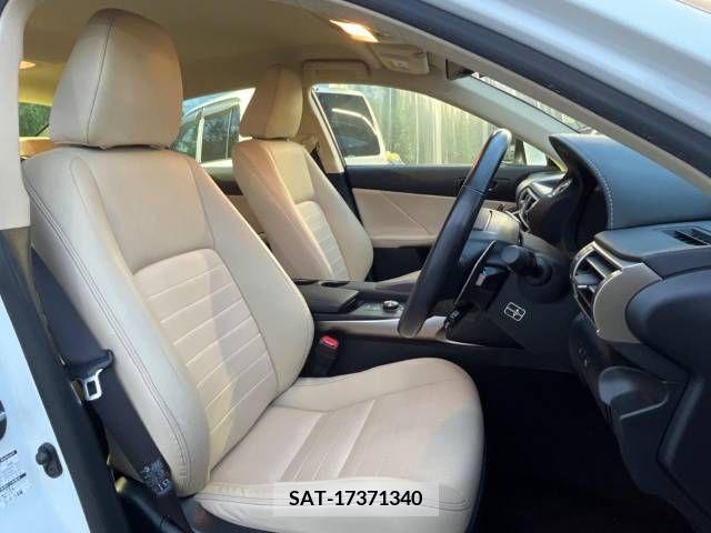 Lexus IS 2015-03 300078-8
