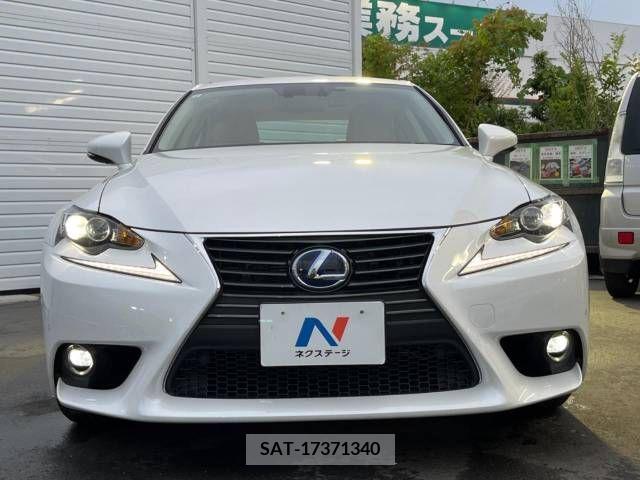 Lexus IS 2015-03 300078-14