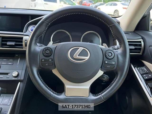 Lexus IS 2015-03 300078-11