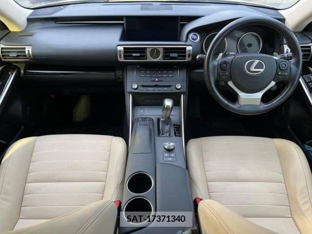 Lexus IS 2015-03 300078-1