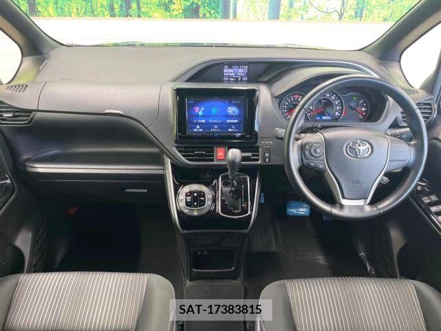 Toyota VOXY 2019-08 370304-1