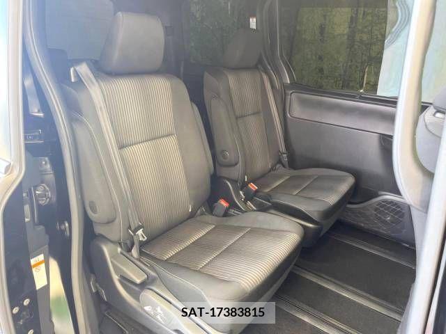 Toyota VOXY 2019-08 370304-9