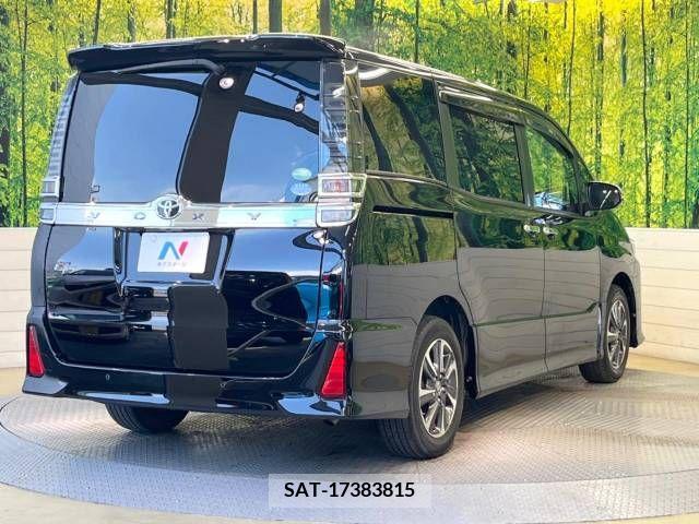 Toyota VOXY 2019-08 370304-18