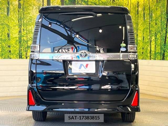Toyota VOXY 2019-08 370304-16
