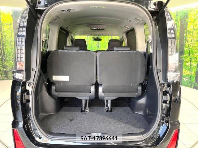 Toyota VOXY 2014-10 370456-11