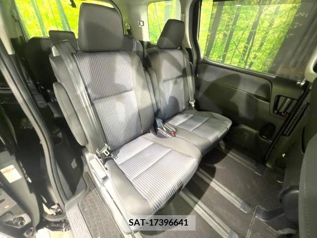 Toyota VOXY 2014-10 370456-9