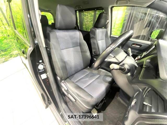 Toyota VOXY 2014-10 370456-8