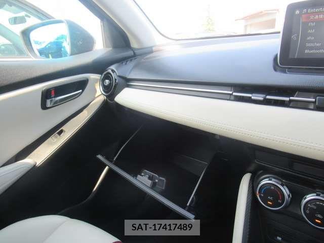Mazda DEMIO 2015-12 301906-17