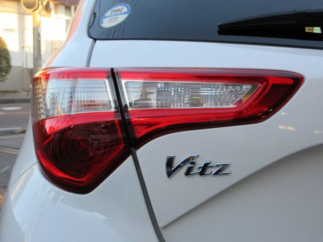 Toyota VITZ HYBRID 2018-11 193814-18
