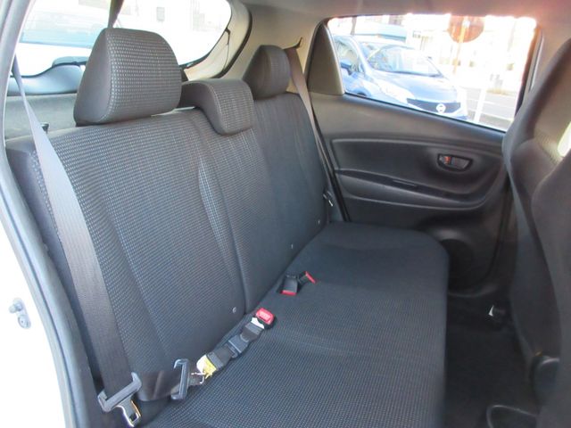 Toyota VITZ HYBRID 2018-11 193814-11