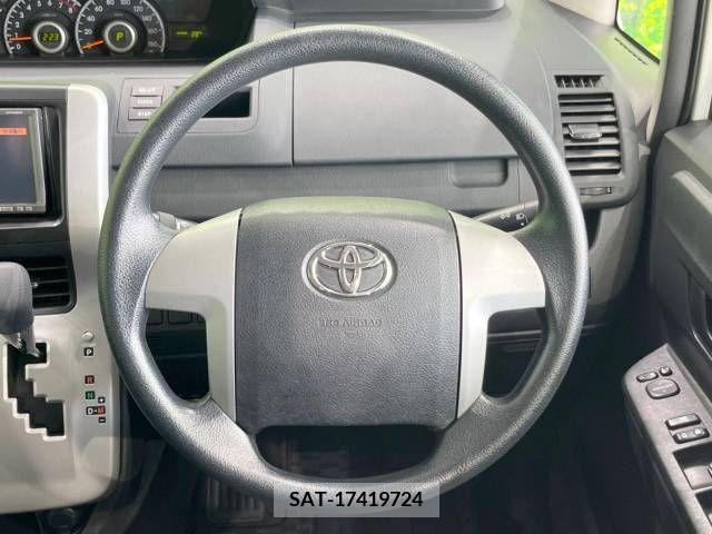 Toyota VOXY 2013-02 370437-8