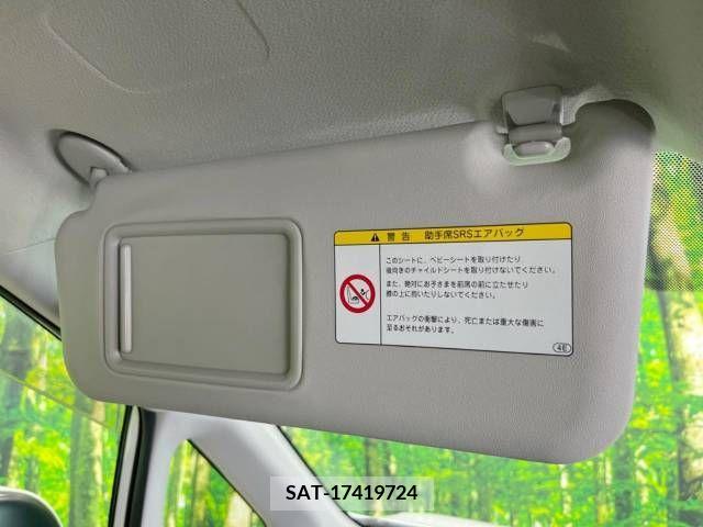 Toyota VOXY 2013-02 370437-7