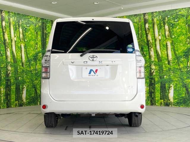 Toyota VOXY 2013-02 370437-16