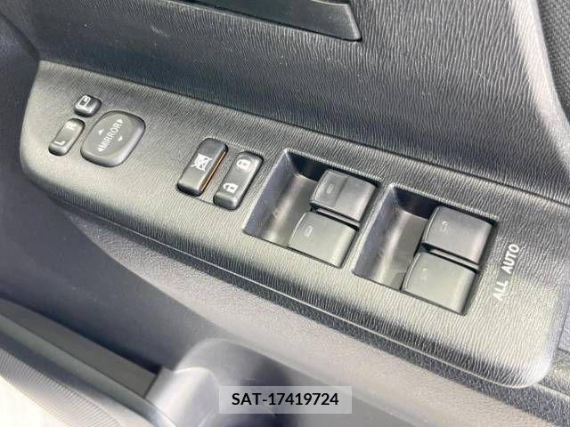 Toyota VOXY 2013-02 370437-6