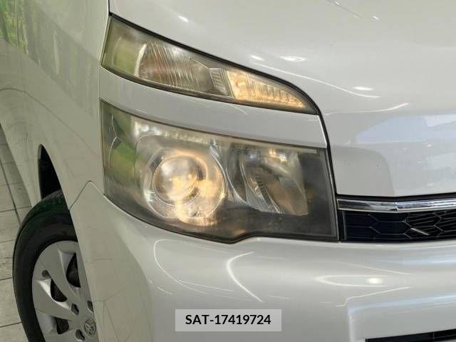 Toyota VOXY 2013-02 370437-13