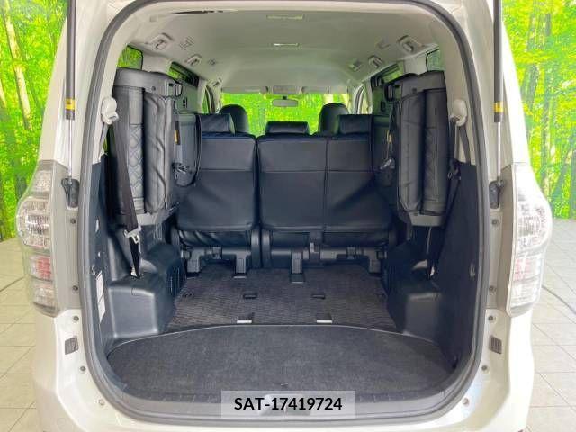 Toyota VOXY 2013-02 370437-12