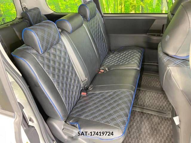Toyota VOXY 2013-02 370437-10
