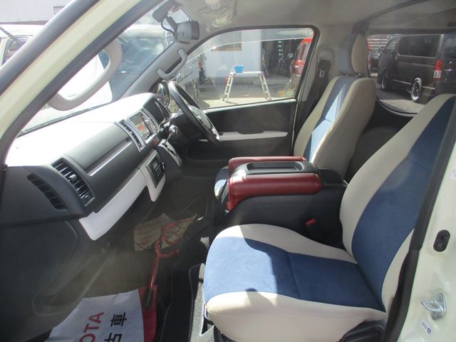 Toyota HIACE VAN 2018-05 1642-12
