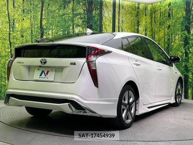 Toyota PRIUS 2016-03 221523-17