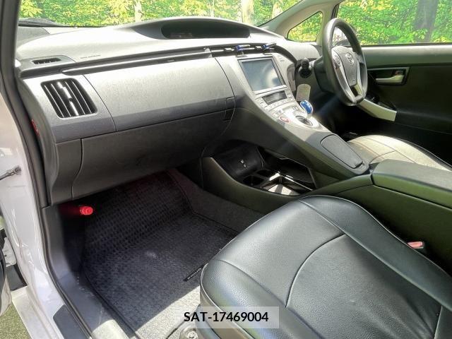 Toyota PRIUS 2015-07 322054-17