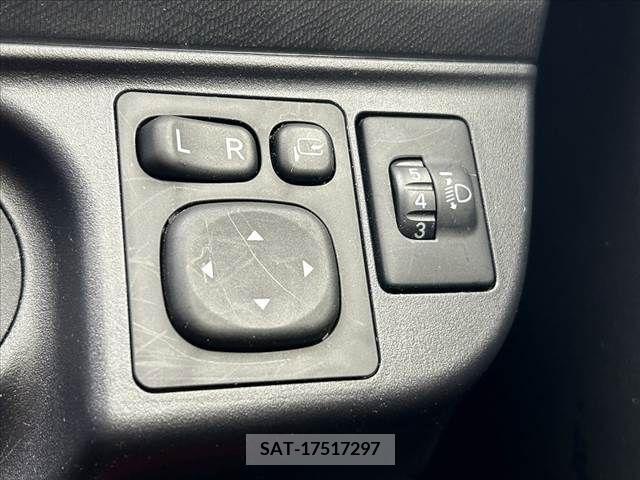 Toyota AQUA 2017-03 260477-24