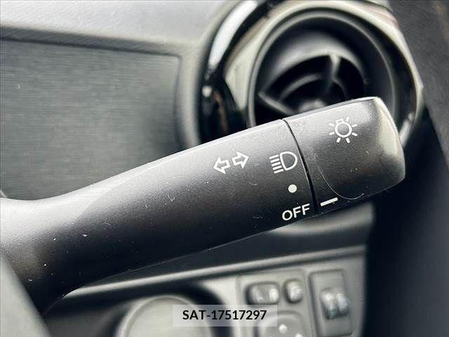 Toyota AQUA 2017-03 260477-23