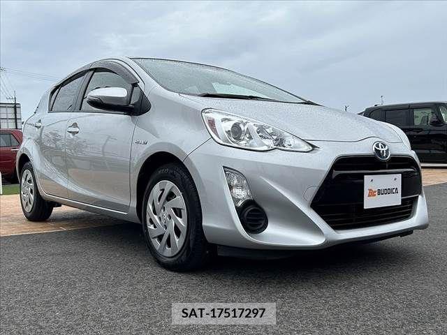 Toyota AQUA 2017-03 260477-7