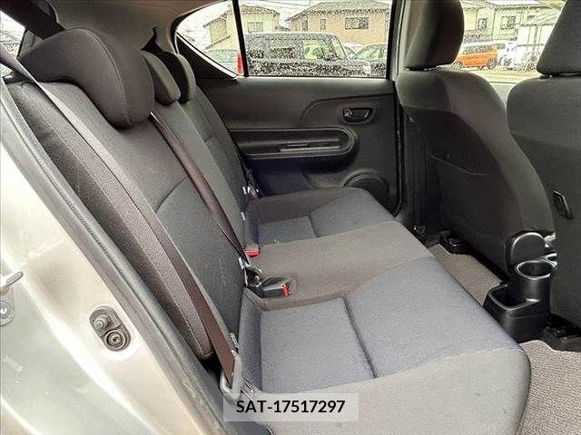 Toyota AQUA 2017-03 260477-18