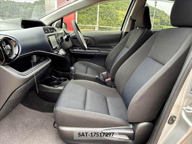 Toyota AQUA 2017-03 260477-16