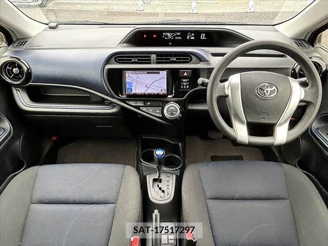 Toyota AQUA 2017-03 260477-1